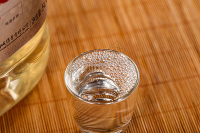 一滴光华 白酒中的河山与人心